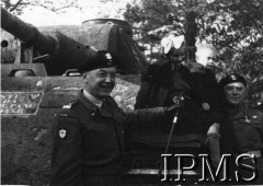 29.10.1946, Breda, Holandia.
Druga rocznica wyzwolenia Bredy przez 1 Dywizję Pancerną. Dowódca 1 Dywizji Pancernej gen. Klemens Rudnicki przy zdobytym czołgu niemieckim ofiarowanym Bredzie.
Fot. NN, Instytut Polski i Muzeum im. gen. Sikorskiego w Londynie [teczka luzem Januszajtis].
