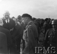 29.10.1946, Breda, Holandia.
Druga rocznica wyzwolenia Bredy przez 1 Dywizję Pancerną, na pierwszym planie dowódca dywizji gen. Klemens Rudnicki, z lewej mer Bredy von Stolbe.
Fot. NN, Instytut Polski i Muzeum im. gen. Sikorskiego w Londynie [teczka luzem Januszajtis].