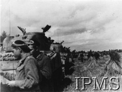 Sierpień 1944, Caen, Normandia, Francja.
1 Dywizja Pancerna na polach Normandii.
Fot. NN, Instytut Polski i Muzeum im. gen. Sikorskiego w Londynie [teczka luzem Januszajtis].