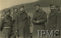 Lata 40., brak miejsca.
z prawej stoją: gen. Stanisław Kopański i gen. Kazimierz Sosnkowski.
Fot. NN, Instytut Polski i Muzeum im. gen. Sikorskiego w Londynie [teczka K. Sosnkowski].