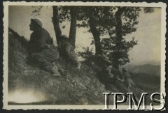 1944-1945, Włochy.
Żołnierze 3 Dywizji Strzelców Karpackich w trakcie walk w górach.
Fot. NN, Instytut Polski i Muzeum im. gen. Sikorskiego w Londynie [album 11 - 3 Batalion Strzelców Karpackich, sygn. A XI 32 6].