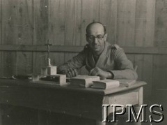 1943, Irak.
Oficer 3 Sądu Polowego 3 Dywizji Strzelców Karpackich.
Fot. NN, Instytut Polski i Muzeum im. gen. Sikorskiego w Londynie [album 14 - Sąd Polowy 3 Dywizji Strzelców Karpackich].