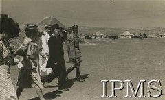 1942-1943, brak miejsca.
Wizyta zagranicznych gości w 3 Dywizji Strzelców Karpackich.
Fot. NN, Instytut Polski i Muzeum im. gen. Sikorskiego w Londynie [album 14 - Sąd Polowy 3 Dywizji Strzelców Karpackich].