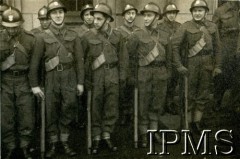 Październik 1940, Dunfermline, Szkocja, Wielka Brytania.
Załoga Pociągu Pancernego nr 4 na zbiórce przed ćwiczeniami.
Fot. NN, Dziennik działań Pociągu Pancernego 
