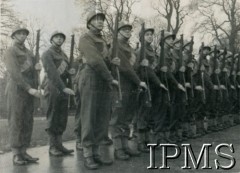 8.11.1940, Dunfermline, Szkocja, Wielka Brytania.
Załoga Pociągu Pancernego nr 4 na zbiórce w dniu wizyty prezydenta Władysława Raczkiewicza.
Fot. NN, Dziennik działań Pociągu Pancernego 