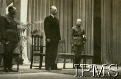 8.11.1940, Dunfermline, Szkocja, Wielka Brytania.
Prezydent Władysław Raczkiewicz z wizytą w obozie załogi Pociągu Pancernego nr 4, z prawej stoi dowódca I Korpusu Polskiego gen. Marian Kukiel.
Fot. NN, Dziennik działań Pociągu Pancernego 