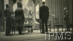 8.11.1940, Dunfermline, Szkocja, Wielka Brytania.
Prezydent Władysław Raczkiewicz (stoi w środku tyłem) z wizytą w obozie załogi Pociągu Pancernego nr 4. Z prawej stoi dowódca I Korpusu Polskiego gen. Marian Kukiel.
Fot. NN, Dziennik działań Pociągu Pancernego 