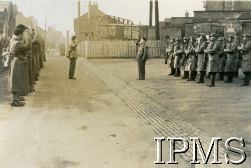 26.11.1940, Saxmundham, Anglia, Wielka Brytania.
Powitanie przez brytyjskich żołnierzy załogi Pociągu Pancernego 
