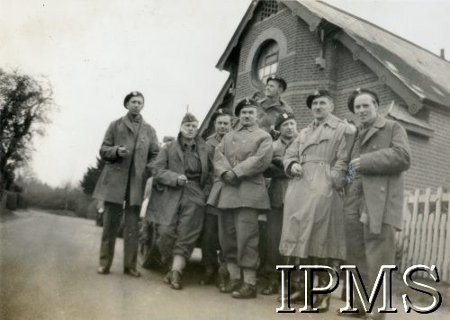 1942, Nacton, Anglia, Wielka Brytania.
Załoga Pociągu Pancernego 