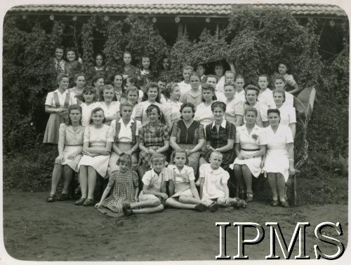 1946, Valivade-Kolhapur, Indie.
Osiedle dla polskich uchodźców. Uczestniczki kursu kroju i szycia.
Fot. NN, Kronika osiedla polskiego Valivade-Kolhapur, Indie, tom II, Instytut Polski i Muzeum im. gen. Sikorskiego w Londynie