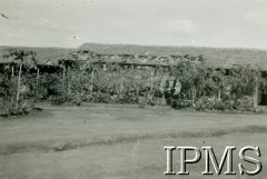 31.12.1946, Valivade-Kolhapur, Indie.
Osiedle dla polskich uchodźców. Budynek zniszczony przez burzę i huragan.
Fot. NN, Kronika osiedla polskiego Valivade-Kolhapur, Indie, tom II, Instytut Polski i Muzeum im. gen. Sikorskiego w Londynie