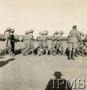 3.05.1943, Malir, Indie.
Obóz przejściowy dla polskich uchodźców. Defilada harcerzy podczas obchodów rocznicy uchwalenia Konstytucji 3 Maja.
Fot. NN, Kronika osiedla polskiego Valivade-Kolhapur, Indie, tom I, Instytut Polski i Muzeum im. gen. Sikorskiego w Londynie