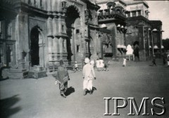 1944, Kolhapur, Indie.
Wycieczka polskich uchodźców mieszkających w osiedlu Valivade do miasta Kolhapur.
Fot. NN, Kronika osiedla polskiego Valivade-Kolhapur, Indie, tom I, Instytut Polski i Muzeum im. gen. Sikorskiego w Londynie