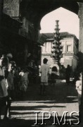 1943-1947, Kolhapur, Indie.
Miasto Kolhapur w południowo-wschodniej części Półwyspu Indyjskiego. Na jego przedmieściach powstało osiedle Valivade dla polskich uchodźców.
Fot. NN, Kronika osiedla polskiego Valivade-Kolhapur, Indie, tom I, Instytut Polski i Muzeum im. gen. Sikorskiego w Londynie