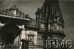 1943-1947, Kolhapur, Indie.
Miasto Kolhapur w południowo-wschodniej części Półwyspu Indyjskiego. Na jego przedmieściach powstało osiedle Valivade dla polskich uchodźców.
Fot. NN, Kronika osiedla polskiego Valivade-Kolhapur, Indie, tom I, Instytut Polski i Muzeum im. gen. Sikorskiego w Londynie