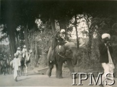 1943-1947, Kolhapur, Indie.
Hindusi na ulicach Kolhapur, miasta w południowo-wschodniej części Półwyspu Indyjskiego. Na jego przedmieściach powstało osiedle Valivade dla polskich uchodźców. 
Fot. NN, Kronika osiedla polskiego Valivade-Kolhapur, Indie, tom I, Instytut Polski i Muzeum im. gen. Sikorskiego w Londynie