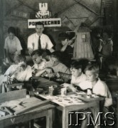 1943-1947, Valivade-Kolhapur, Indie.
Osiedle dla polskich uchodźców. Zajęcia robót ręcznych dla chłopców w szkole powszechnej. 
Fot. NN, Kronika osiedla polskiego Valivade-Kolhapur, Indie, tom I, Instytut Polski i Muzeum im. gen. Sikorskiego w Londynie