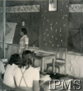 1943-1947, Valivade-Kolhapur, Indie.
Osiedle dla polskich uchodźców. Zajęcia lekcyjne w gimnazjum.
Fot. NN, Kronika osiedla polskiego Valivade-Kolhapur, Indie, tom I, Instytut Polski i Muzeum im. gen. Sikorskiego w Londynie