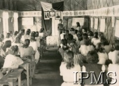 1943-1947, Valivade-Kolhapur, Indie.
Osiedle dla polskich uchodźców. Zajęcia lekcyjne w gimnazjum.
Fot. NN, Kronika osiedla polskiego Valivade-Kolhapur, Indie, tom I, Instytut Polski i Muzeum im. gen. Sikorskiego w Londynie