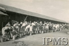1943-1947, Valivade-Kolhapur, Indie.
Osiedle dla polskich uchodźców. Mieszkańcy osiedla uczestniczą w ćwiczeniach przeciwpożarowych.
Fot. NN, Kronika osiedla polskiego Valivade-Kolhapur, Indie, tom I, Instytut Polski i Muzeum im. gen. Sikorskiego w Londynie