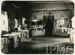 17.06.1945, Valivade-Kolhapur, Indie.
Osiedle dla polskich uchodźców. Wystawa prac ręcznych trykotarstwa oraz kroju i szycia w świetlicy Zakładu Wychowawczego im. gen. Władysława Sikorskiego.
Fot. NN, Kronika osiedla polskiego Valivade-Kolhapur, Indie, tom II, Instytut Polski i Muzeum im. gen. Sikorskiego w Londynie