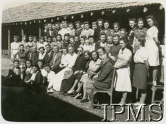 1945, Valivade-Kolhapur, Indie.
Osiedle dla polskich uchodźców. Uczestniczki kursu dokształcającego.
Fot. NN, Kronika osiedla polskiego Valivade-Kolhapur, Indie, tom II, Instytut Polski i Muzeum im. gen. Sikorskiego w Londynie