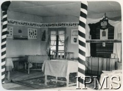 17.06.1945, Valivade-Kolhapur, Indie.
Osiedle dla polskich uchodźców. Wystawa prac ręcznych trykotarstwa oraz kroju i szycia w świetlicy Zakładu Wychowawczego im. gen. Władysława Sikorskiego.
Fot. NN, Kronika osiedla polskiego Valivade-Kolhapur, Indie, tom II, Instytut Polski i Muzeum im. gen. Sikorskiego w Londynie