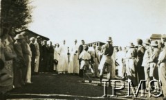 9.03.1946, Valivade-Kolhapur, Indie.
Osiedle dla polskich uchodźców. Wizyta konsula generalnego Jerzego Litewskiego w osiedlu.
Fot. NN, Kronika osiedla polskiego Valivade-Kolhapur, Indie, tom II, Instytut Polski i Muzeum im. gen. Sikorskiego w Londynie