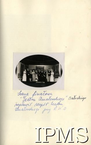 13-14.08.1947, Valivade-Kolhapur, Indie.
Osiedle dla polskich uchodźców. Scena finałowa z komedii Michała Bałuckiego 