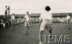 Marzec 1947, Valivade-Kolhapur, Indie.
Osiedle dla polskich uchodźców. Szkolne święto sportowe zorganizowane na zakończenie roku szkolnego. Mecz piłki siatkowej.
Fot. NN, Kronika osiedla polskiego Valivade-Kolhapur, Indie, tom III, Instytut Polski i Muzeum im. gen. Sikorskiego w Londynie