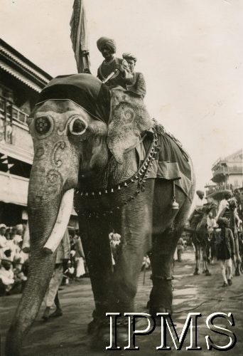 31.03.1947, Kolhapur, Indie.
Uroczystości adopcyjne nowego maharadży Księstwa Kolhapur.
Fot. NN, Kronika osiedla polskiego Valivade-Kolhapur, Indie, tom III, Instytut Polski i Muzeum im. gen. Sikorskiego w Londynie