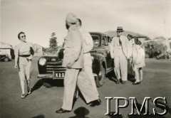 2-7.06.1947, Valivade-Kolhapur, Indie.
Osiedle dla polskich uchodźców. Sekretarz Rezydenta Brytyjskiego Księstwa Kolhapur z małżonką z wizytą w osiedlu.
Fot. NN, Kronika osiedla polskiego Valivade-Kolhapur, Indie, tom III, Instytut Polski i Muzeum im. gen. Sikorskiego w Londynie