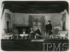 18.10.1947, Valivade-Kolhapur, Indie.
Osiedle dla polskich uchodźców. Scena z przedstawienia 