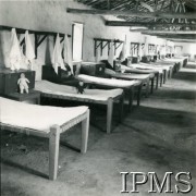 1942-1946, Jamnagar, Indie.
Osiedle dla polskich dzieci ewakuowanych z ZSRR. Wnętrze pomieszczenia, w którym mieszkały dzieci.
Fot. NN, Kronika osiedla polskiego Valivade-Kolhapur, Indie, tom III, Instytut Polski i Muzeum im. gen. Sikorskiego w Londynie