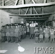 1942-1946, Jamnagar, Indie.
Osiedle dla polskich dzieci ewakuowanych z ZSRR. Modlitwa dzieci.
Fot. NN, Kronika osiedla polskiego Valivade-Kolhapur, Indie, tom III, Instytut Polski i Muzeum im. gen. Sikorskiego w Londynie