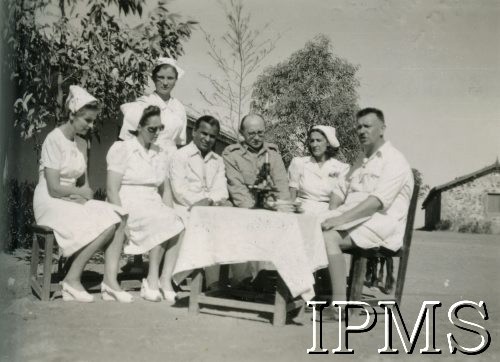 1942-1946, Jamnagar, Indie.
Osiedle dla polskich dzieci ewakuowanych z ZSRR. Kurs laboratoryjny.
Fot. NN, Kronika osiedla polskiego Valivade-Kolhapur, Indie, tom III, Instytut Polski i Muzeum im. gen. Sikorskiego w Londynie