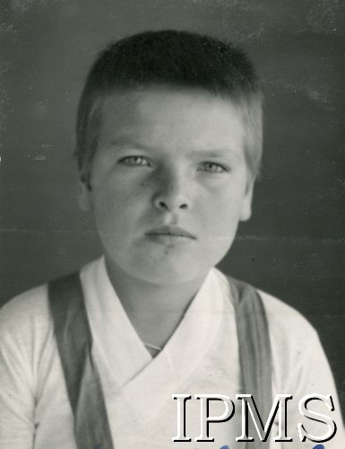 1942-1946, Jamnagar, Indie.
Osiedle dla polskich dzieci ewakuowanych z ZSRR. Dzieci po przyjeździe do Indii, na zdjęciu Czesław Szubert.
Fot. NN, Kronika osiedla polskiego Valivade-Kolhapur, Indie, tom III, Instytut Polski i Muzeum im. gen. Sikorskiego w Londynie
