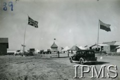 1942-1945, Karachi, Indie.
Obóz przejściowy dla polskich uchodźców. Wjazd do obozu.
Fot. NN, Kronika osiedla polskiego Valivade-Kolhapur, Indie, tom III, Instytut Polski i Muzeum im. gen. Sikorskiego w Londynie