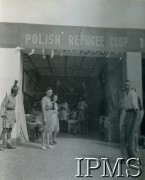 1942-1945, Karachi, Indie.
Polskie stoisko na wystawie wojennej przygotowane przez mieszkańców obozu przejściowego dla uchodźców.
Fot. NN, Kronika osiedla polskiego Valivade-Kolhapur, Indie, tom III, Instytut Polski i Muzeum im. gen. Sikorskiego w Londynie
