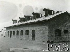 1942-1945, Karachi, Indie.
Obóz przejściowy dla polskich uchodźców. Budynek, w którym zlokalizowano kuchnię.
Fot. NN, Kronika osiedla polskiego Valivade-Kolhapur, Indie, tom III, Instytut Polski i Muzeum im. gen. Sikorskiego w Londynie