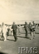 3.05.1944, Karachi, Indie.
Obóz przejściowy dla polskich uchodźców. Obchody rocznicy uchwalenia Konstytucji 3 Maja. W uroczystościach wzięli udział Gubernator Prowincji Sind, lord i lady Dow.
Fot. NN, Kronika osiedla polskiego Valivade-Kolhapur, Indie, tom III, Instytut Polski i Muzeum im. gen. Sikorskiego w Londynie