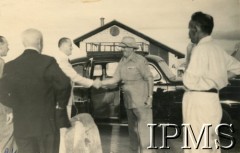 3.05.1944, Karachi, Indie.
Obóz przejściowy dla polskich uchodźców. Obchody rocznicy uchwalenia Konstytucji 3 Maja. Powitanie gości.
Fot. NN, Kronika osiedla polskiego Valivade-Kolhapur, Indie, tom III, Instytut Polski i Muzeum im. gen. Sikorskiego w Londynie