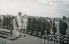 22.01.1945, Karachi, Indie.
Obóz przejściowy dla polskich uchodźców. Spotkanie gen. Richardson'a z harcerzami.
Fot. NN, Kronika osiedla polskiego Valivade-Kolhapur, Indie, tom III, Instytut Polski i Muzeum im. gen. Sikorskiego w Londynie