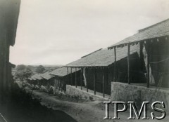 1943-1947, Valivade-Kolhapur, Indie.
Osiedle dla polskich uchodźców. Fragment domów mieszkalnych.
Fot. NN, Kronika osiedla polskiego Valivade-Kolhapur, Indie, tom III, Instytut Polski i Muzeum im. gen. Sikorskiego w Londynie