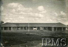 1943-1947, Valivade-Kolhapur, Indie.
Osiedle dla polskich uchodźców. Główny budynek szpitala.
Fot. NN, Kronika osiedla polskiego Valivade-Kolhapur, Indie, tom III, Instytut Polski i Muzeum im. gen. Sikorskiego w Londynie