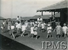 1943-1947, Valivade-Kolhapur, Indie.
Osiedle dla polskich uchodźców. Dzieci w przedszkolu.
Fot. NN, Kronika osiedla polskiego Valivade-Kolhapur, Indie, tom III, Instytut Polski i Muzeum im. gen. Sikorskiego w Londynie