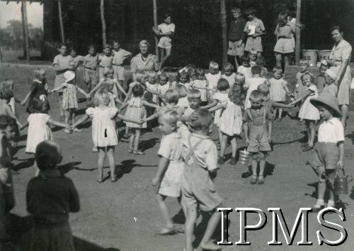 1943-1947, Valivade-Kolhapur, Indie.
Osiedle dla polskich uchodźców. Dzieci w przedszkolu.
Fot. NN, Kronika osiedla polskiego Valivade-Kolhapur, Indie, tom III, Instytut Polski i Muzeum im. gen. Sikorskiego w Londynie