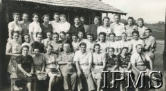 1943-1947, Valivade-Kolhapur, Indie.
Osiedle dla polskich uchodźców. Zakończenie kursu spółdzielczego.
Fot. NN, Kronika osiedla polskiego Valivade-Kolhapur, Indie, tom III, Instytut Polski i Muzeum im. gen. Sikorskiego w Londynie