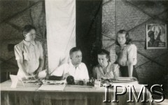 1943-1947, Valivade-Kolhapur, Indie.
Osiedle dla polskich uchodźców. Kancelaria ogólna osiedla.
Fot. NN, Kronika osiedla polskiego Valivade-Kolhapur, Indie, tom III, Instytut Polski i Muzeum im. gen. Sikorskiego w Londynie