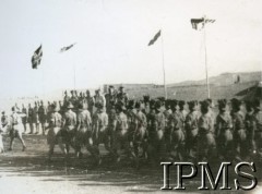 1943, Khanaqin, Irak.
Obóz 5 Wileńskiej Dywizji Piechoty. Defilada żołnierzy podczas wizyty generała sir H. Maitland Wilson'a.
Fot. NN, Kronika 15 Wileńskiego Batalionu Strzelców 